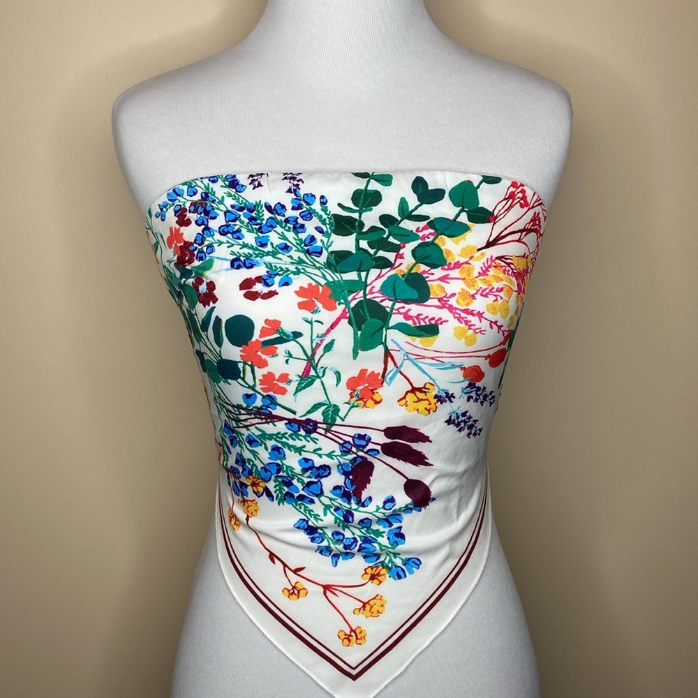 🌿 NWOT strapless top size XS, elastic ruching across the back, super cute!!!